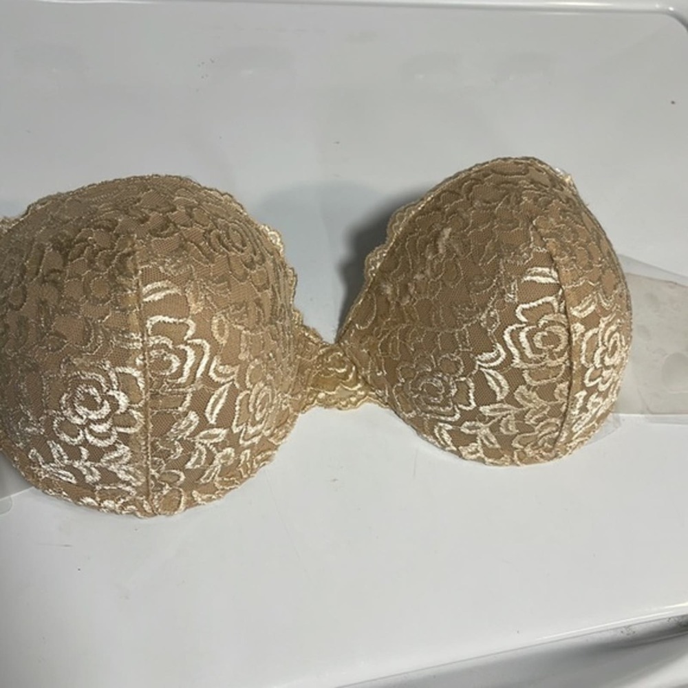 Lace strapless backless self adhesive reusable bra - Picture 4 of 5